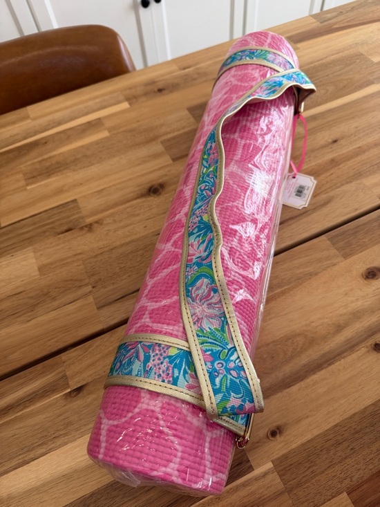 Lilly Pulitzer Accessories - Lilly Pulitzer Pink Floral Trim Yoga Mat Bag